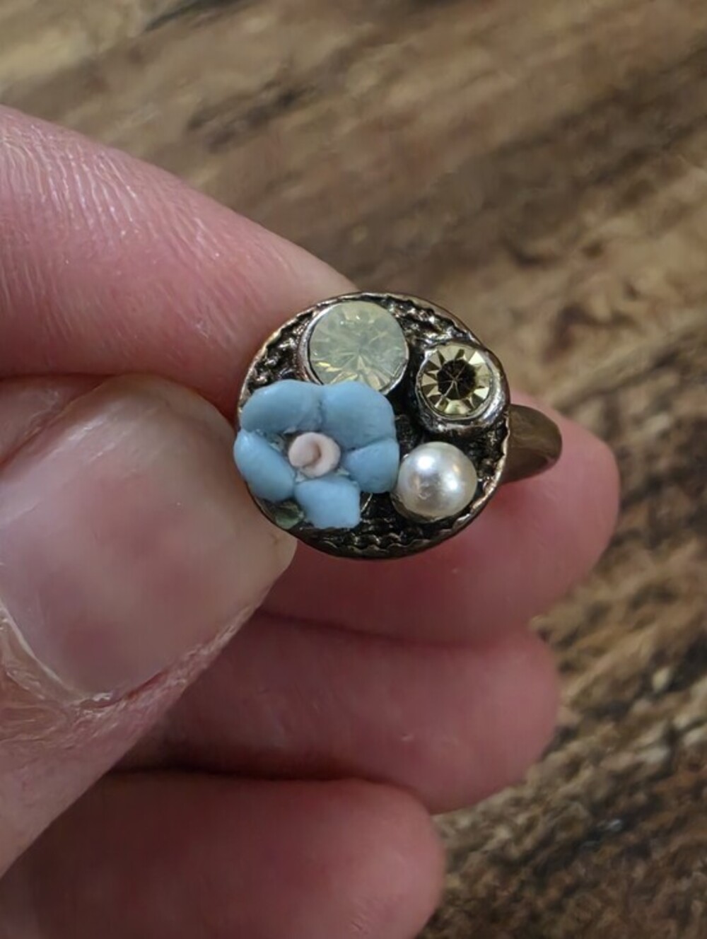 Unique Ring - Picture 3 of 4